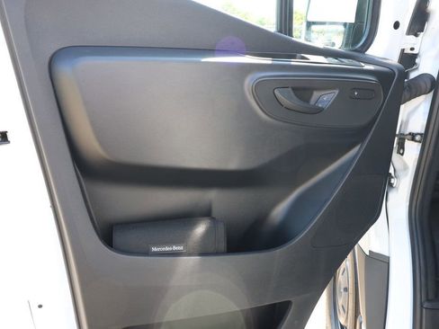 Used 2025 Mercedes-Benz Sprinter 2500 image 10