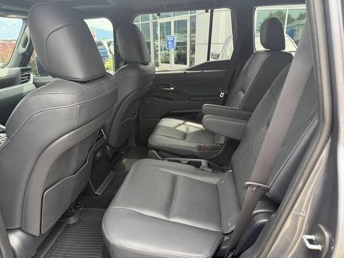 Used 2025 Lexus GX 550 w/ Accessory Package (2T) AWD/4WD image 18