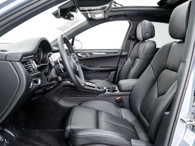 Certified 2026 Porsche Macan AWD/4WD image 6
