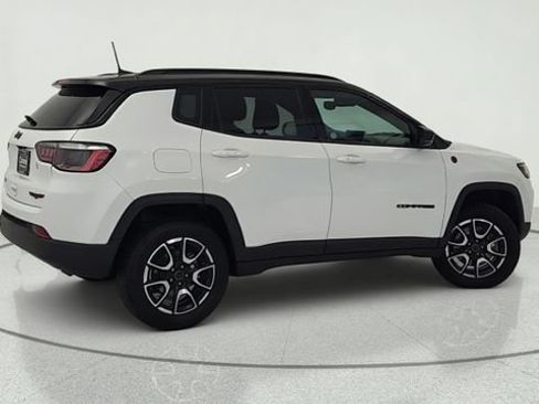 Used 2025 Jeep Compass Trailhawk AWD/4WD image 6