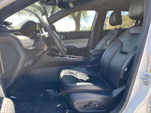 Used 2025 Jeep Compass Limited image 22