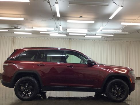 New 2026 Jeep Grand Cherokee Altitude AWD/4WD image 5