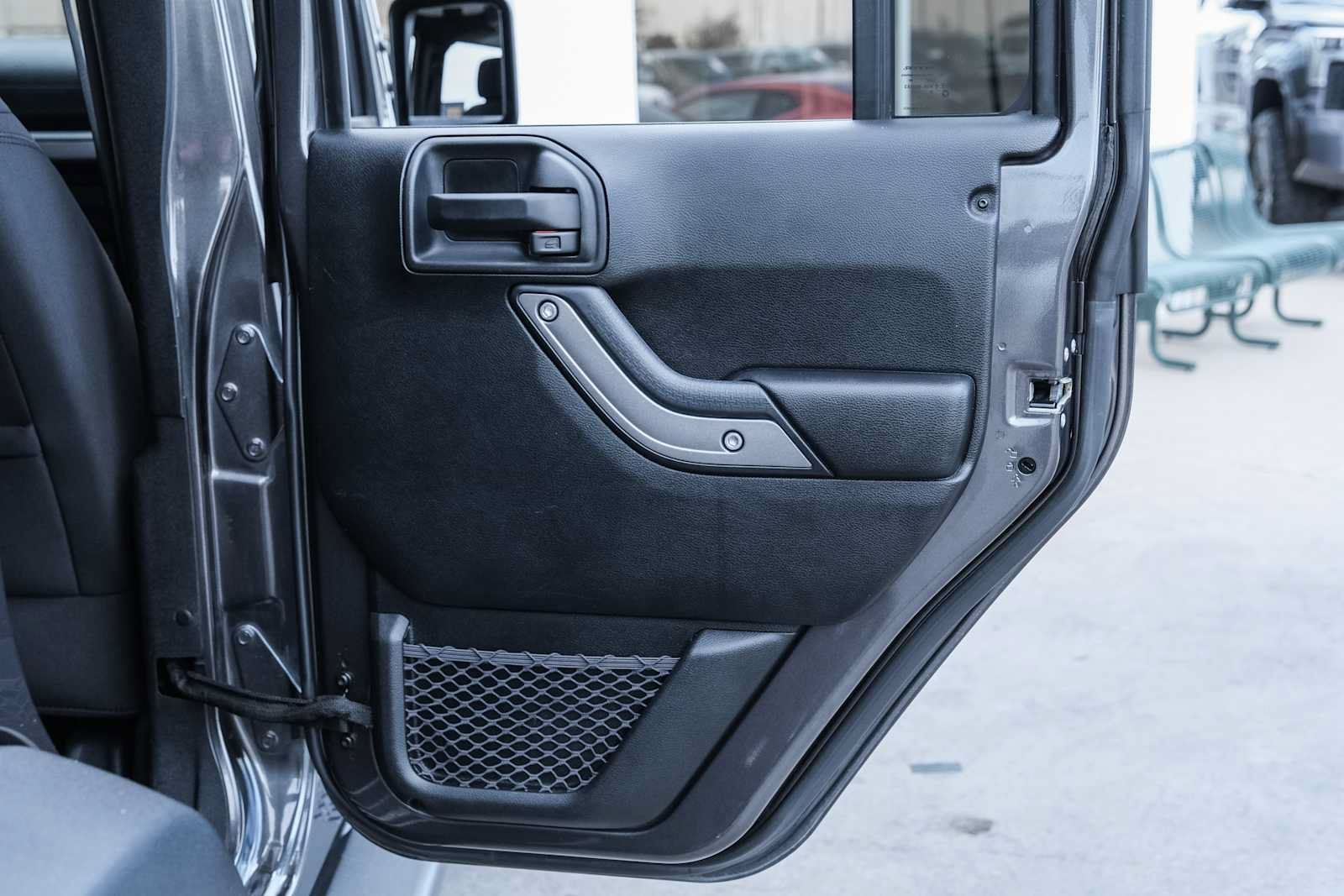Used 2018 Jeep Wrangler Unlimited Sport S AWD/4WD image 38