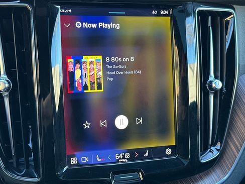 Certified 2022 Volvo XC60 B5 Momentum image 22