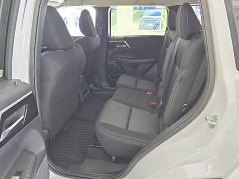 New 2025 Mitsubishi Outlander ES image 10