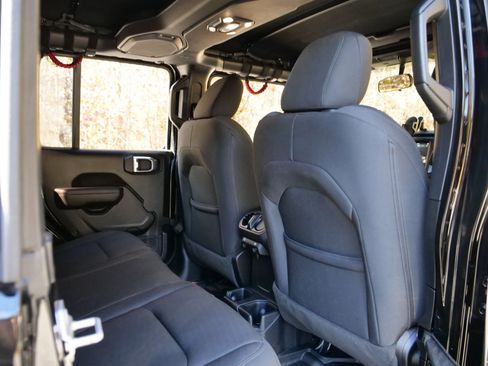 Used 2022 Jeep Wrangler Unlimited Sport image 36