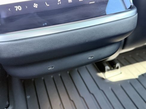 Used 2022 Tesla Model S image 58