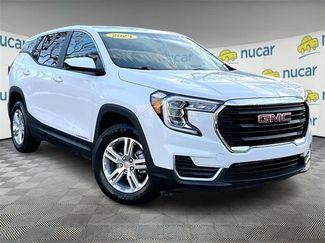 Used 2024 GMC Terrain SLE video 1