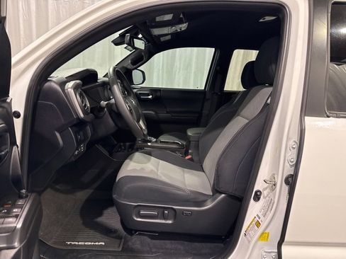 Used 2021 Toyota Tacoma TRD Sport image 10