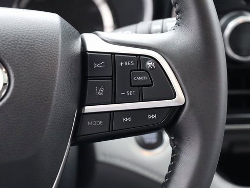 Used 2024 Toyota Highlander XLE image 15