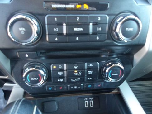 Used 2016 Ford F150 Lariat image 25