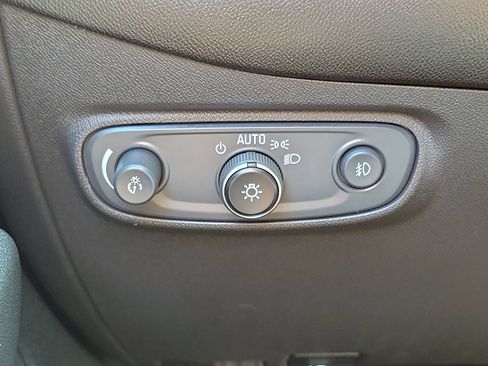 Used 2020 Chevrolet Equinox LT FWD image 13