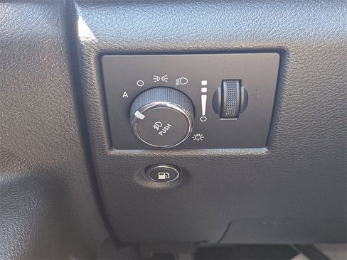 Used 2022 Jeep Grand Cherokee Laredo X image 28