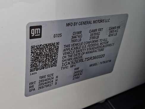 Used 2025 GMC Yukon Denali Ultimate AWD/4WD image 33