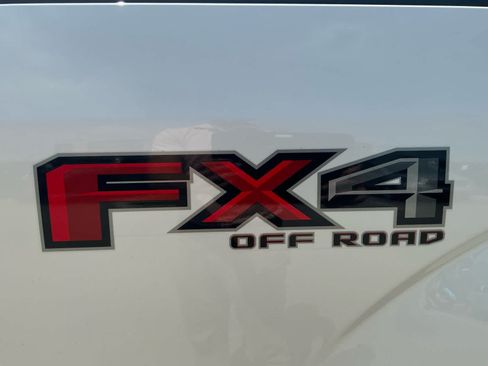 Used 2019 Ford F150 Lariat w/ Equipment Group 502A Luxury AWD/4WD image 20