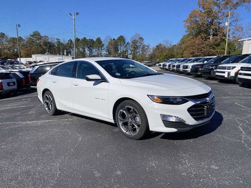 Used 2024 Chevrolet Malibu LT image 2