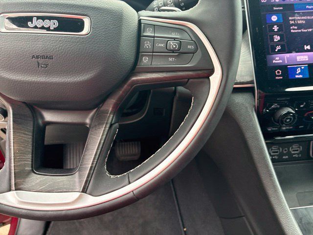 Used 2025 Jeep Grand Cherokee L Limited w/ Luxury Tech Group II RWD image 24