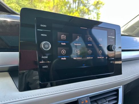 New 2026 Volkswagen Taos SE AWD/4WD image 9