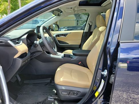 Used 2025 Toyota RAV4 XLE Premium w/ Weather Package FWD image 18