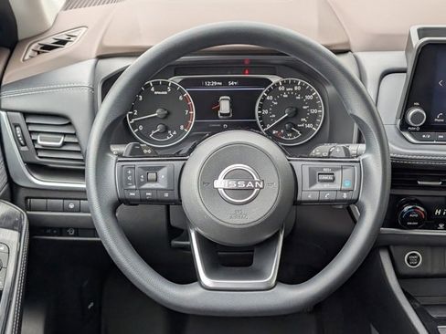 Used 2023 Nissan Rogue SV image 17