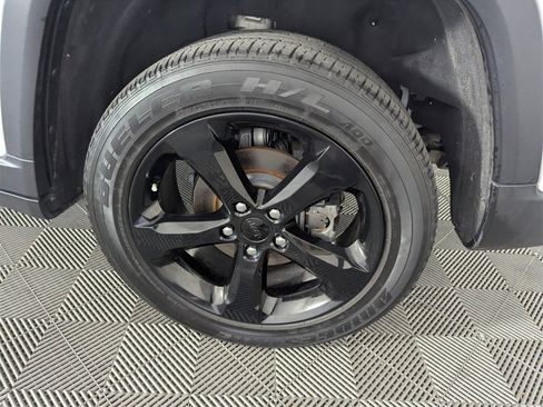 Certified 2023 Jeep Grand Cherokee Altitude image 20