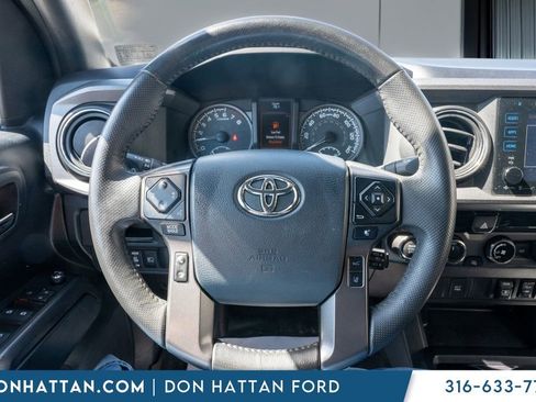 Used 2018 Toyota Tacoma TRD Sport AWD/4WD image 6