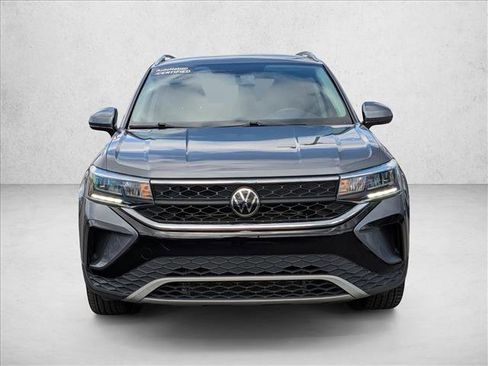 Used 2022 Volkswagen Taos SE image 2