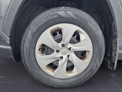 Certified 2022 Toyota RAV4 LE image 14