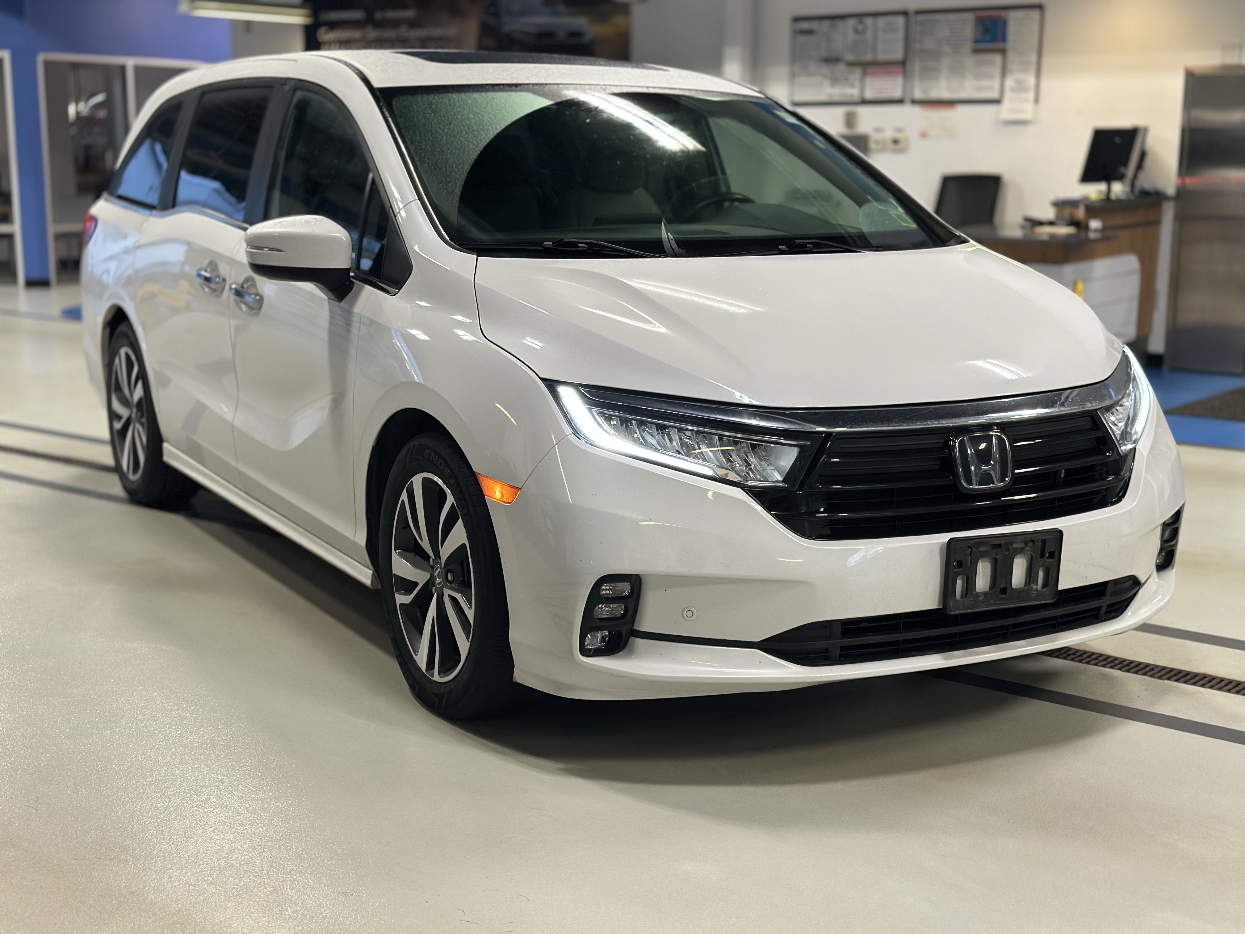 Used 2023 Honda Odyssey Touring image 3