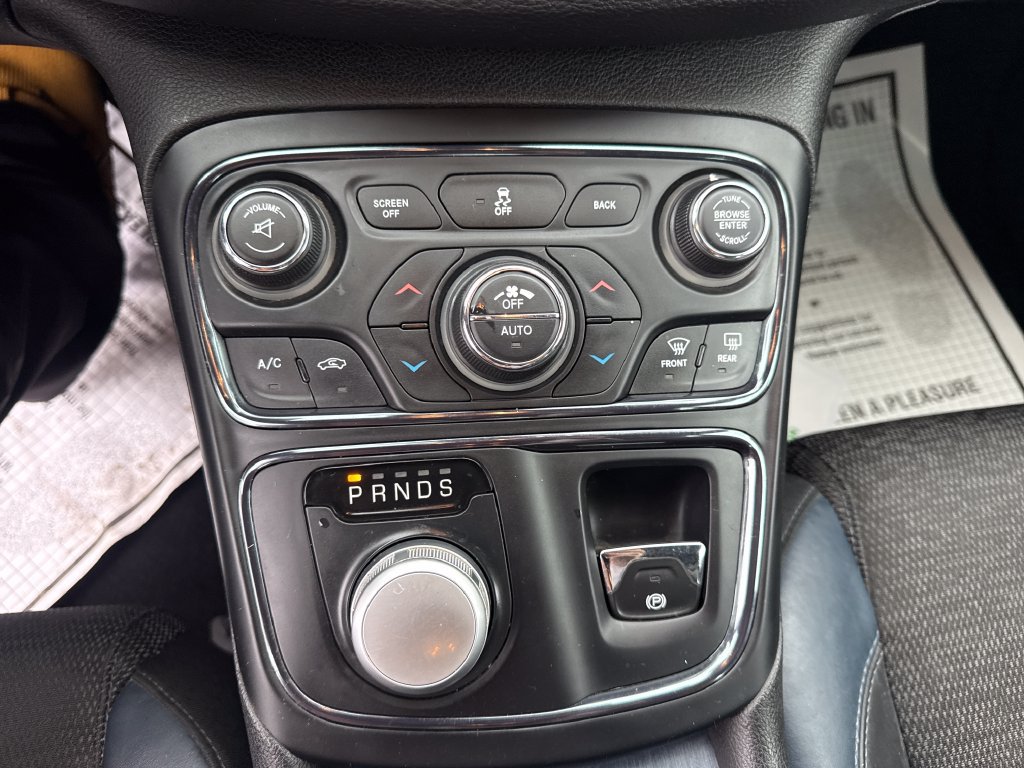 Used 2015 Chrysler 200 S w/ Comfort Group FWD image 24