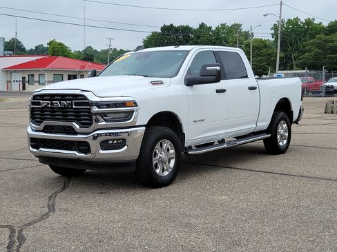 Used 2026 RAM 2500 Big Horn AWD/4WD image 2
