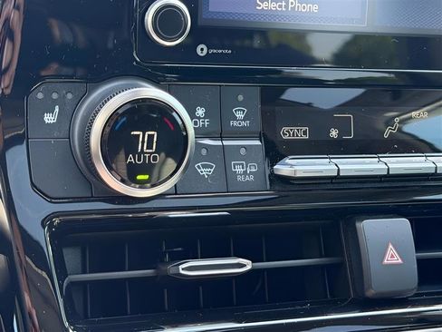 Used 2020 Toyota Highlander XLE image 44