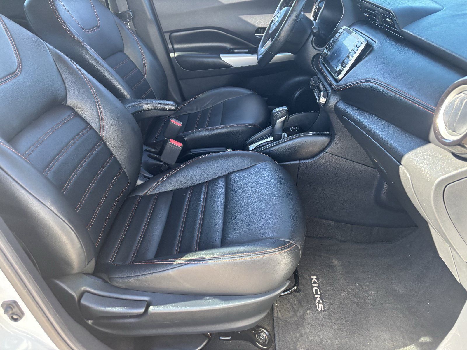 Used 2020 Nissan Kicks SR w/ SR Premium Package FWD image 12
