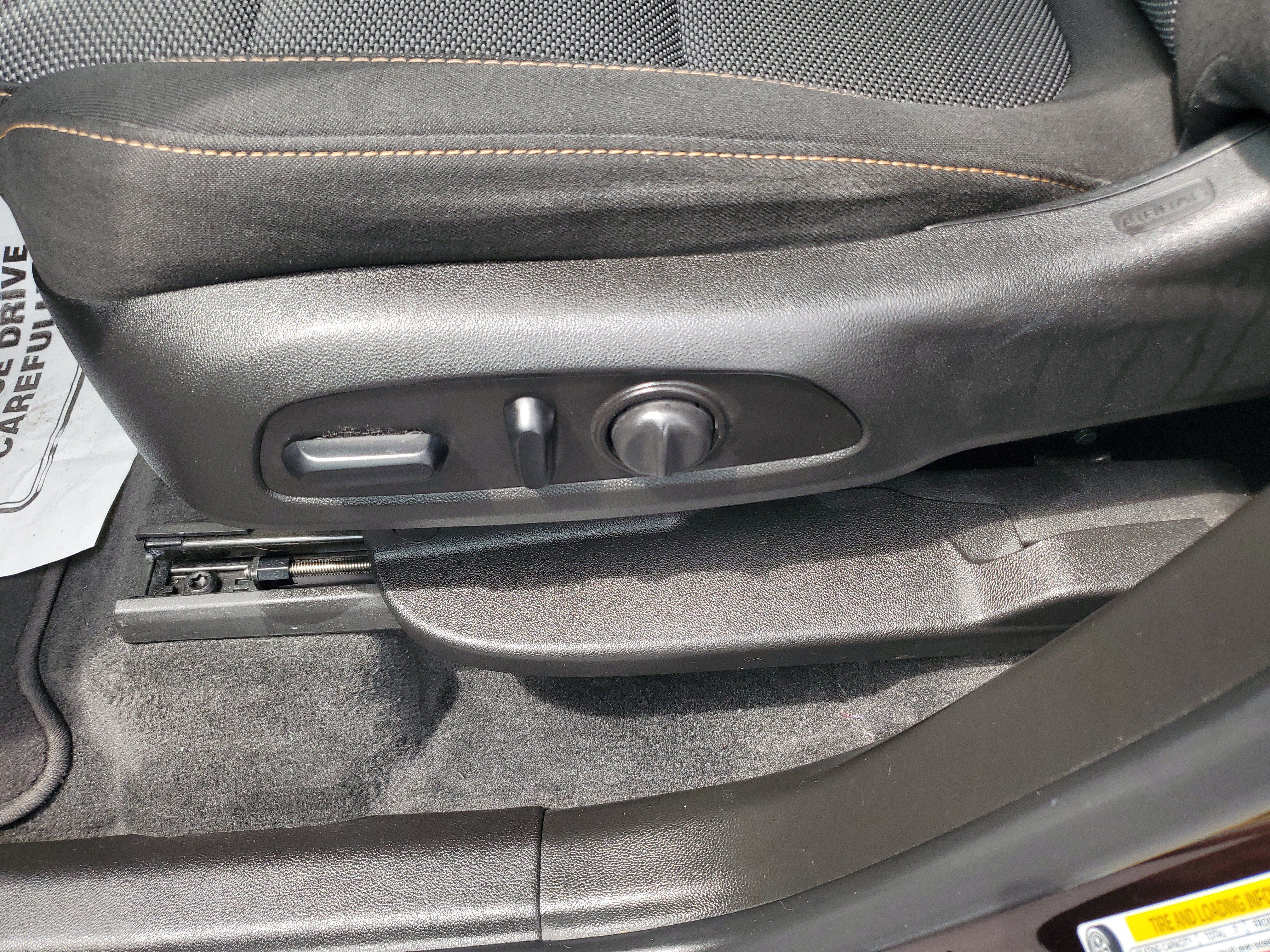 Used 2020 Chevrolet Traverse LT FWD image 19
