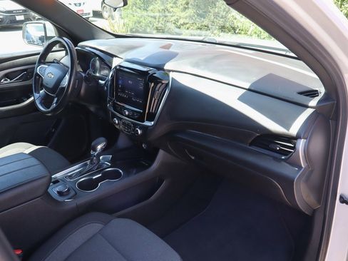 Used 2022 Chevrolet Traverse LT image 46