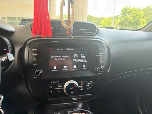 Used 2019 Kia Soul + FWD image 6