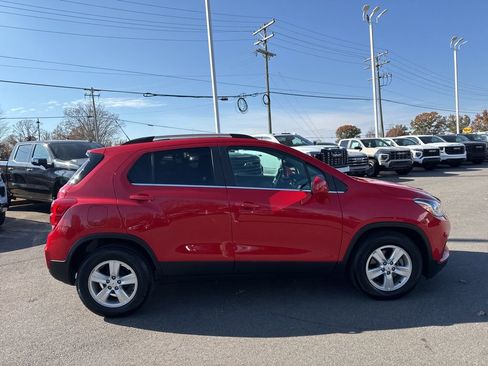 Used 2020 Chevrolet Trax LT w/ LT Convenience Package image 6