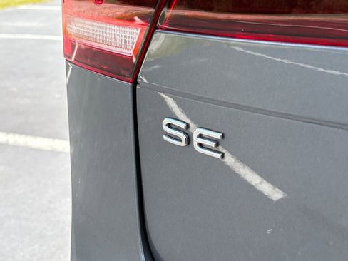 Used 2023 Volkswagen Tiguan SE FWD image 8