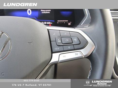 Used 2022 Volkswagen Tiguan SE image 17