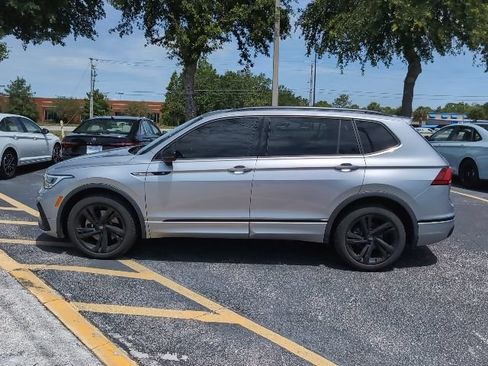 Certified 2023 Volkswagen Tiguan SE R-Line FWD image 3