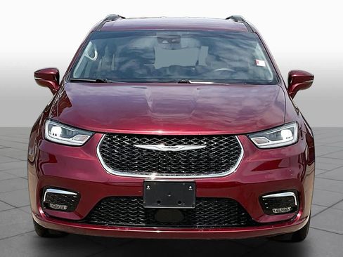 Used 2022 Chrysler Pacifica Touring-L FWD image 4