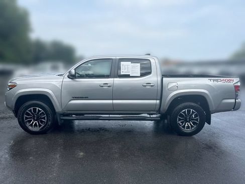 Used 2020 Toyota Tacoma TRD Sport w/ Technology Package AWD/4WD image 5