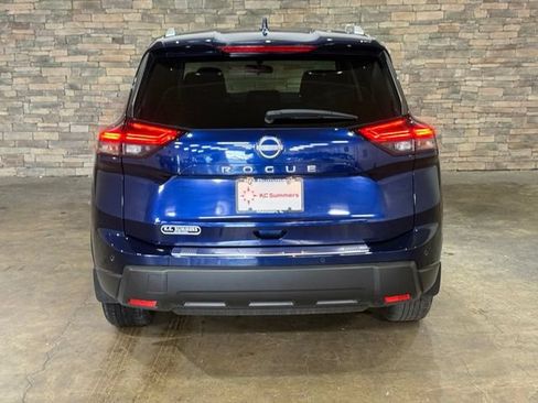 Certified 2025 Nissan Rogue SV w/ SV Premium Package FWD image 7