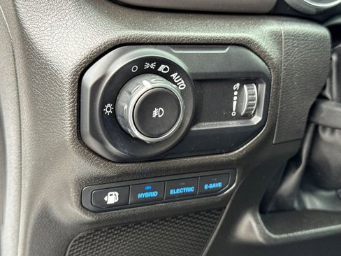 Certified 2023 Jeep Wrangler Unlimited w/ 8.4" Radio Group AWD/4WD image 29