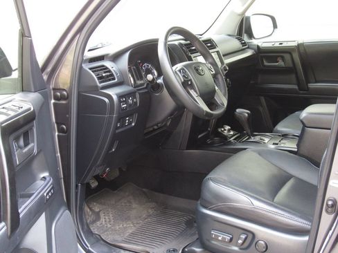 Used 2022 Toyota 4Runner Limited AWD/4WD image 9