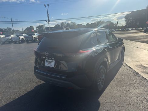 Used 2023 Nissan Rogue S image 5