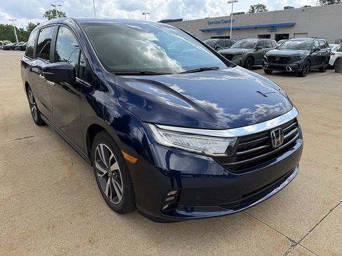 Used 2024 Honda Odyssey Touring image 2
