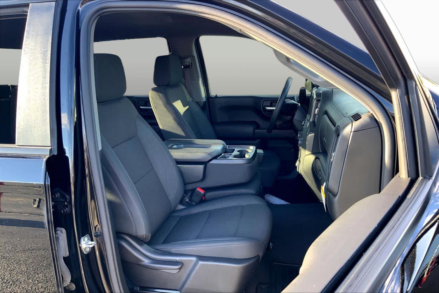 Used 2026 Chevrolet Silverado 1500 Custom w/ Turbomax Blackout Package AWD/4WD image 9
