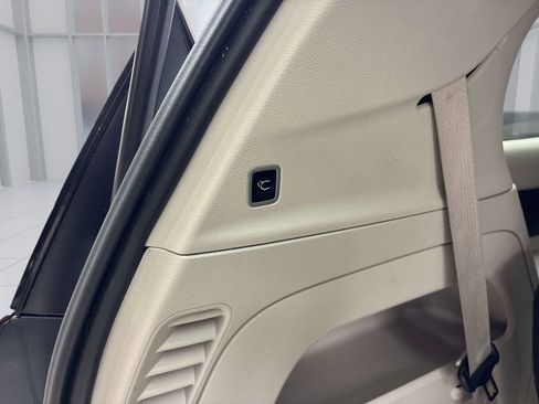 Used 2024 Chrysler Pacifica Touring-L FWD image 19