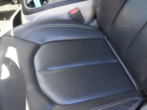 Used 2024 Chrysler Pacifica Touring-L FWD image 12